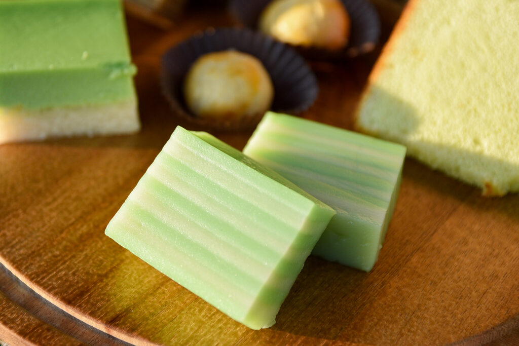 Pandan mochi cake